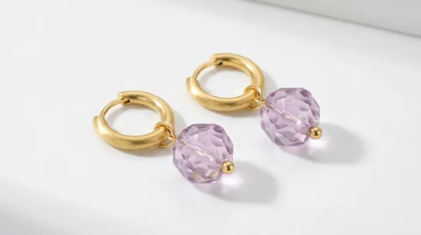 Violet Aura Edelstahl Creolen vergoldet mit violetten Perlen